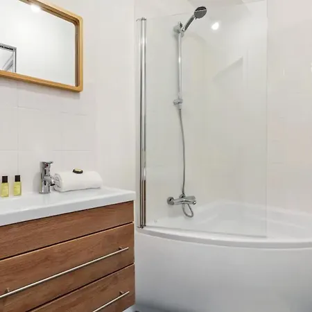 Chic 3br Flat Near Sacre Coeur By Guestready *