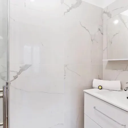Chic 3br Flat Near Sacre Coeur By Guestready *